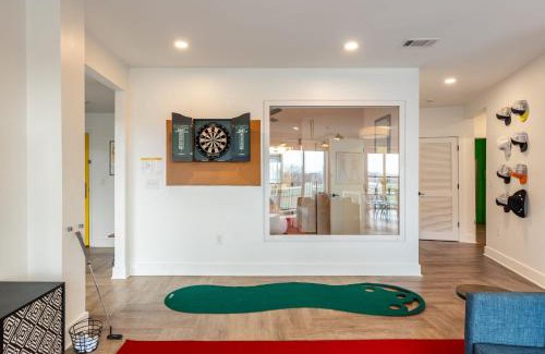 Historic Edgefield Casa | Dual Bachelor Pads w Rooftop Lounge Games Sleeps 26 5 Min to Broadway