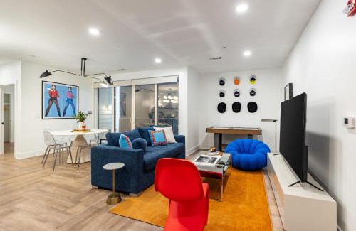 Historic Edgefield Casa | Dual Bachelor Pads w Rooftop Lounge Games Sleeps 26 5 Min to Broadway
