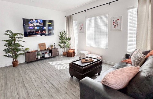 North Las Vegas Condominio | Dual primary bedrooms! Spacious, condo with attached garage in North Las Vegas