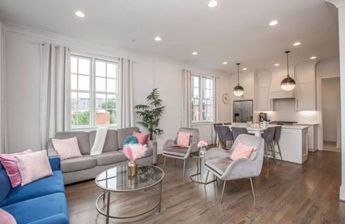 Rolling Mill Hill Casa | Dual Rooftop WalktoBroad 40 Bed