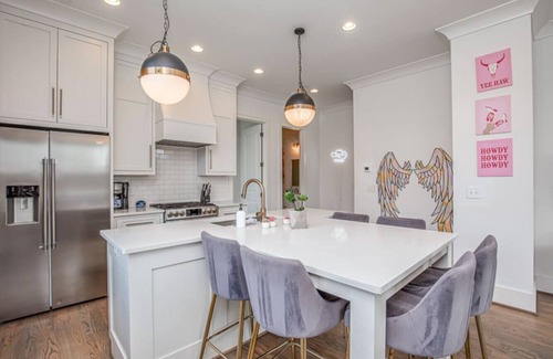 Rolling Mill Hill Casa | Dual Rooftop WalktoBroad 40 Bed