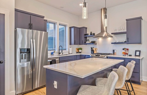 East Nashville Casa | ★ Dual Townhome, 8-bedrooms, Skyline Views, 1 mile to Titans Stadium ★