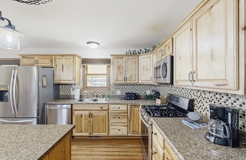 Rapid City Casa | Dual unit home with fenced yard, grill, firepit & jetted tub - close to town