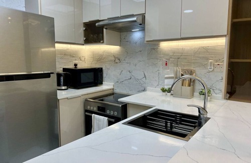 Jumeirah Lake Towers Apartamento | Stylish 1 Bedroom w/ canal view, near Beach and Metro Station