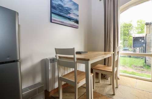 Berwick-upon-Tweed Cabaña | DUBH SGEIR ANNEX, romantic, character holiday cottage in Chirnside