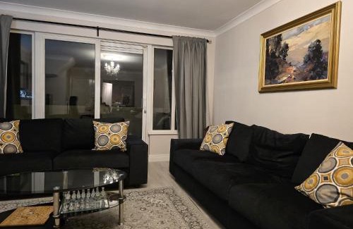 Ongar Casa | Dublin - 3 Bedroom Cosy Home - Sleeps Max 7