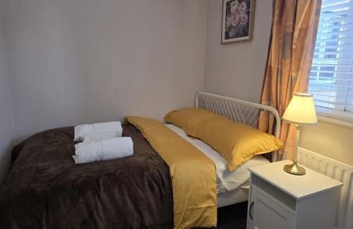 Ongar Casa | Dublin - 3 Bedroom Cosy Home - Sleeps Max 7