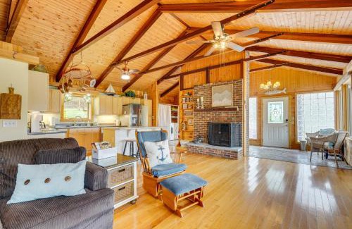 Piney Flats Casa | Duck and Bugs Cabin on Boone Lake with Boat Dock!