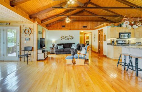 Piney Flats Casa | Duck and Bugs Cabin on Boone Lake with Boat Dock!