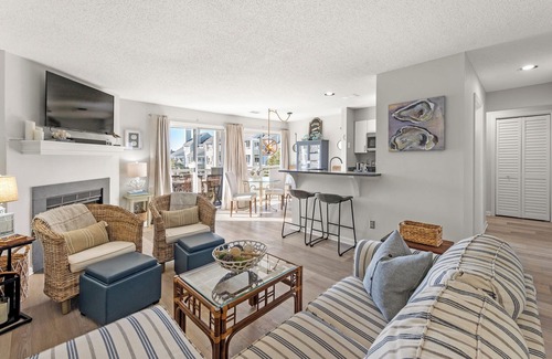 Manteo Condominio | Duck Crossing: Canalfront, Dog-friendly, Short Stays OK, Community Amenities