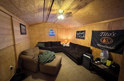 Grubbs Cabina | Duck Hunters Paradise: Charming 2-bedroom lodge in lovely Grubbs Arkansas.