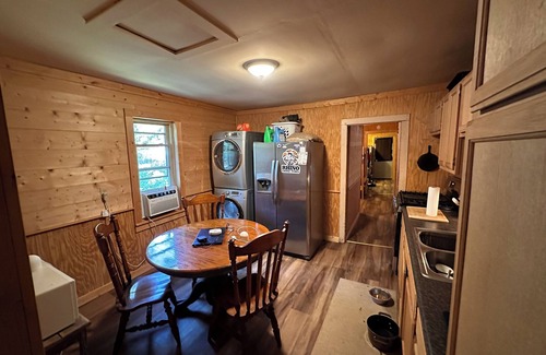 Grubbs Cabina | Duck Hunters Paradise: Charming 2-bedroom lodge in lovely Grubbs Arkansas.