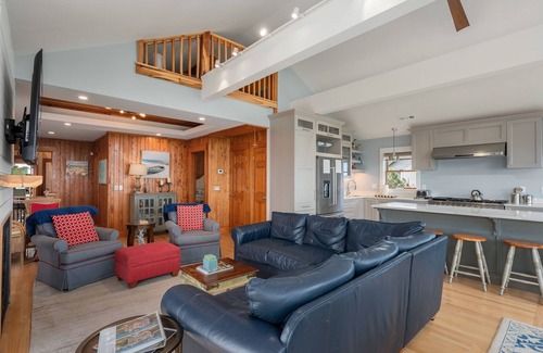 Duck Casa | Ocean Front, Elevator, Hot Tub, Gourmet Kitchen, Amazing Views, Linens & Towels