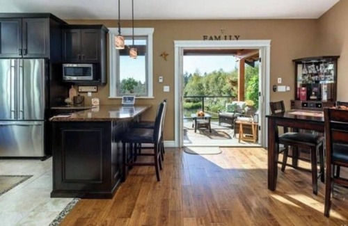 Courtenay Casa | Duck Pond Oasis with Hot Tub & Gym! (Pet-Friendly!)