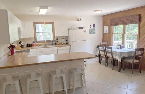 Southern Shores Casa | Duck Road Central Location🐶Dog Friendly🎾Parking &Tennis Pass⛱Walk to the Beach