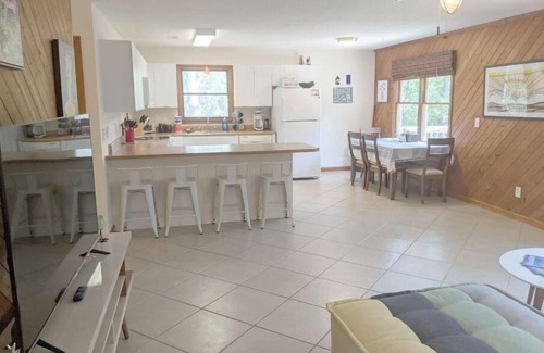 Southern Shores Casa | Duck Road Central Location🐶Dog Friendly🎾Parking &Tennis Pass⛱Walk to the Beach