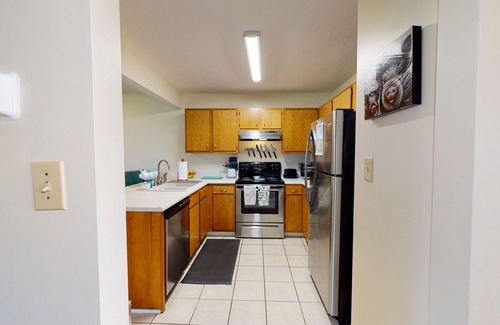 Georgetown Casa | Dude and Momo's <10 Mins to KY Horse Park!