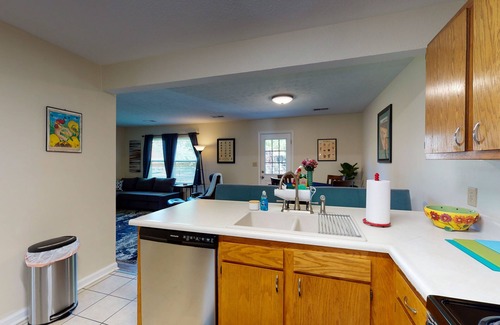 Georgetown Casa | Dude and Momo's <10 Mins to KY Horse Park!