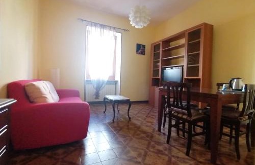 San Nicolo Casa | Due finestre sul cortile