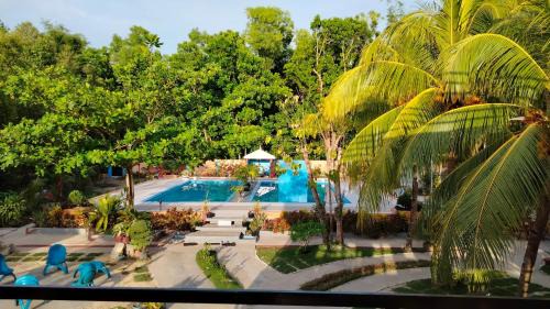 Sandugan Complejo | Dumalaay Coastline Resort