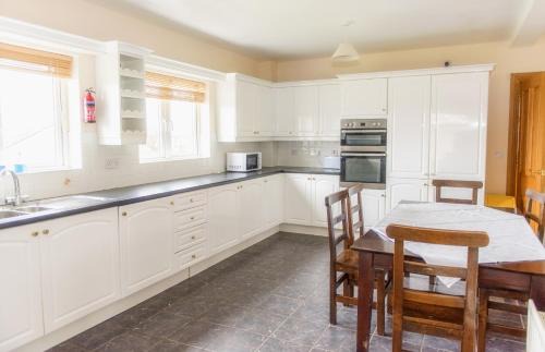 Tullaghan Casa | Duncarbury Heights - 4 Bedroom Detached House