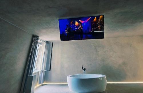 Rione III Colonna Apartamento | DUNE at Spanish Steps Luxury Apartment-Suite