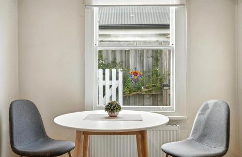 North Hobart Casa | Dunn Cottage North Hobart x 6