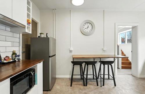 North Hobart Casa | Dunn Cottage North Hobart x 6