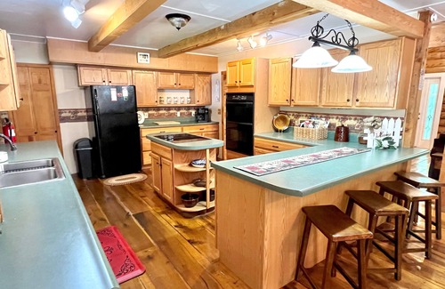 Sevierville Cabina | Dunn's Creek Hideaway 3 Bedroom Cabin by RedAwning