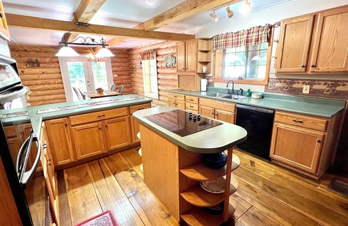 Sevierville Cabina | Dunn's Creek Hideaway 3 Bedroom Cabin by RedAwning