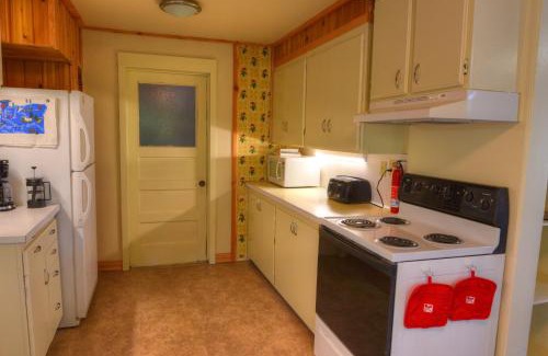 Port Orford Casa | Dunrovin Vintage Beach Cottage - 1 Bed 1 Bath Vacation home in Port Orford