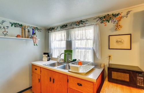 Dunsmuir Apartamento | Dunsmuir Apartment ~ 17 Mi to Mt Shasta Ski Park!