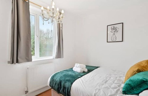 Dunstable Casa | Dunstable 3 bedroom houseParking