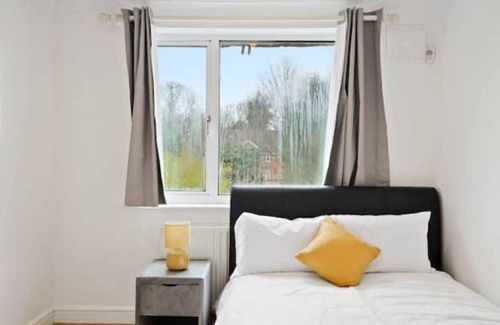 Dunstable Casa | Dunstable 3 bedroom houseParking