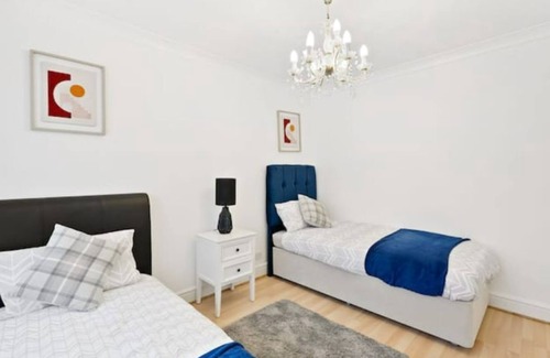 Dunstable Casa | Dunstable 3 bedroom houseParking