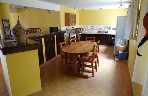 Bujumbura Apartamento | Studio apartment with all services & laundry inc.