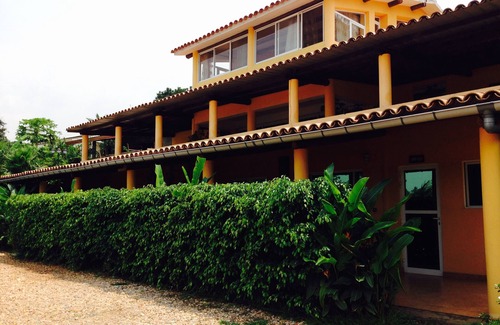 Bujumbura Apartamento | Studio apartment with all services & laundry inc.