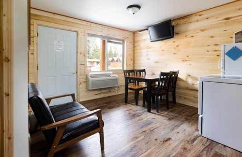 Whitefish Complejo | Conveniente y asequible West Glacier Lodging- Beargrass Lodging # 1