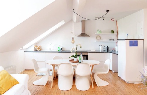 Brussels Casa | Duplex Apartment - Midi Station / Nespresso / kitchen