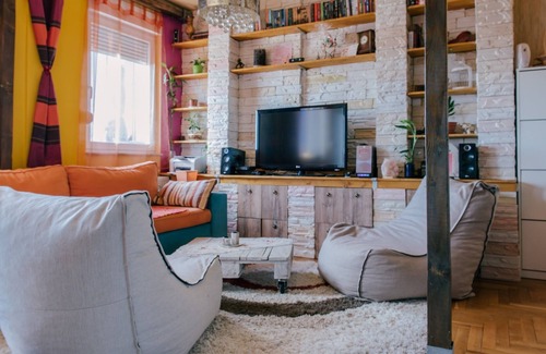 Novi Sad Apartamento | Apartamento dúplex con fantásticas vistas, aparcamiento gratuito, wifi.