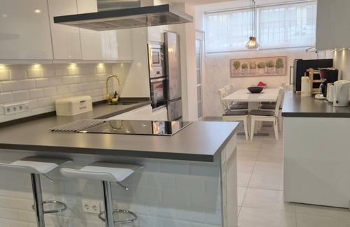Torreblanca Apartamento | Luxurious Three Bedroom Duplex Apt Close to Beach