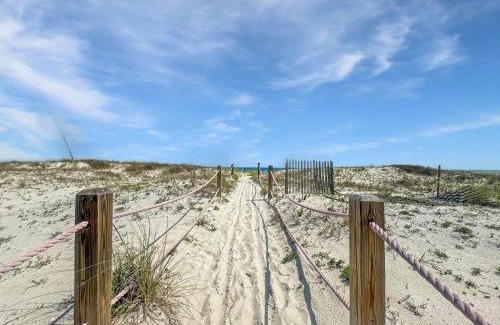 Gulf Shores Casa | Duplex Beach Home for 6 with Balcony & Resort-style Amenities