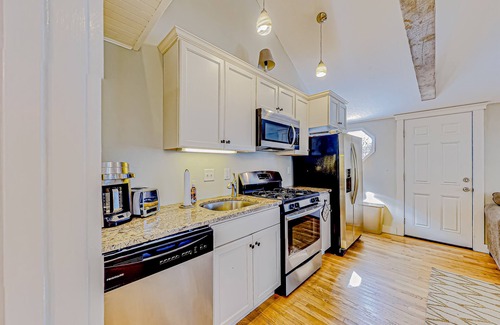 West Yarmouth Casa | Two next-door bungalows with fast WiFi, enclosed yard, & walkable locale