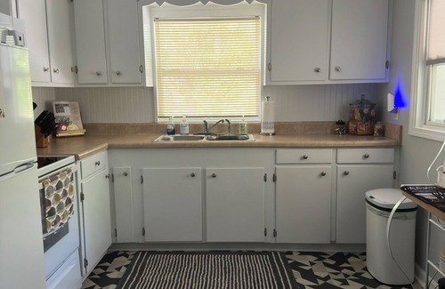 Jacksonville Casa | Duplex delight w/gators & coffee