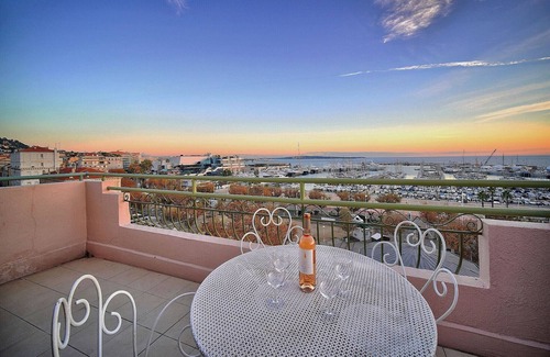 Cannes Old Town Apartamento | DUPLEX EXCEPTIONNEL AVEC VUE MER A1B059