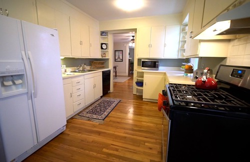 Kansas City Apartamento | Duplex First Floor - Southmoreland, KCMO - Easy access to all KC has to offer