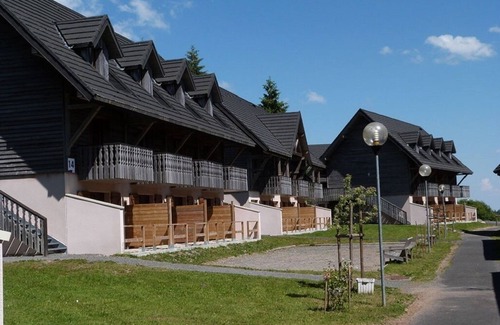Besse-et-Saint-Anastaise Chalet De Esquí | Duplex apartment in family residence