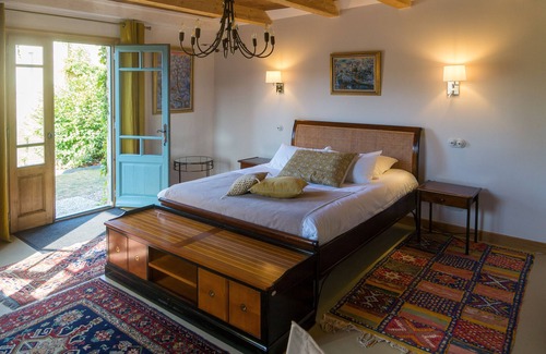 Saint-Maime-de-Pereyrol Cama Y Desayuno | Duplex Magnolia en Dordoña, con piscina y acceso independiente.