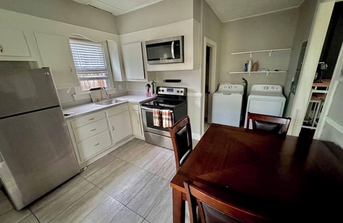 Nashville Casa | Duplex in a quiet Nashville neighborhood - close to everything. Pet-friendly!