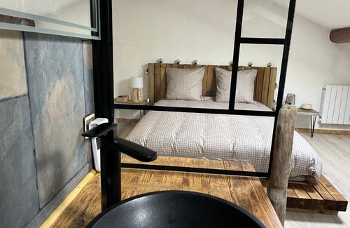 Entraigues-sur-la-Sorgue Apartamento | Duplex lumineux sur gde TERRASSE, BALNEO double, parking privé, CLIM, local vélos